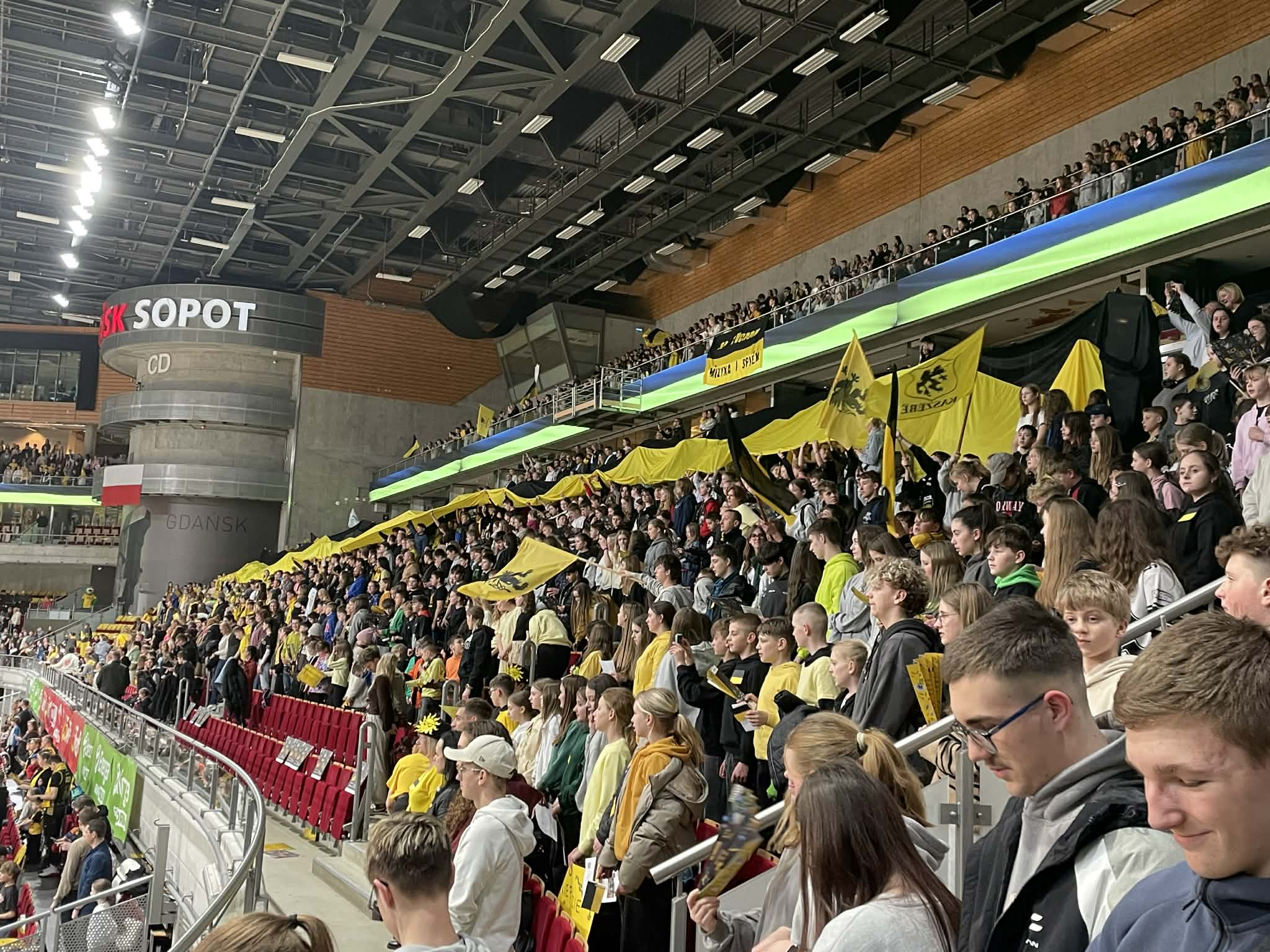 Wyjazd uczniów klas 5–8 na mecz kaszubski do Ergo Areny